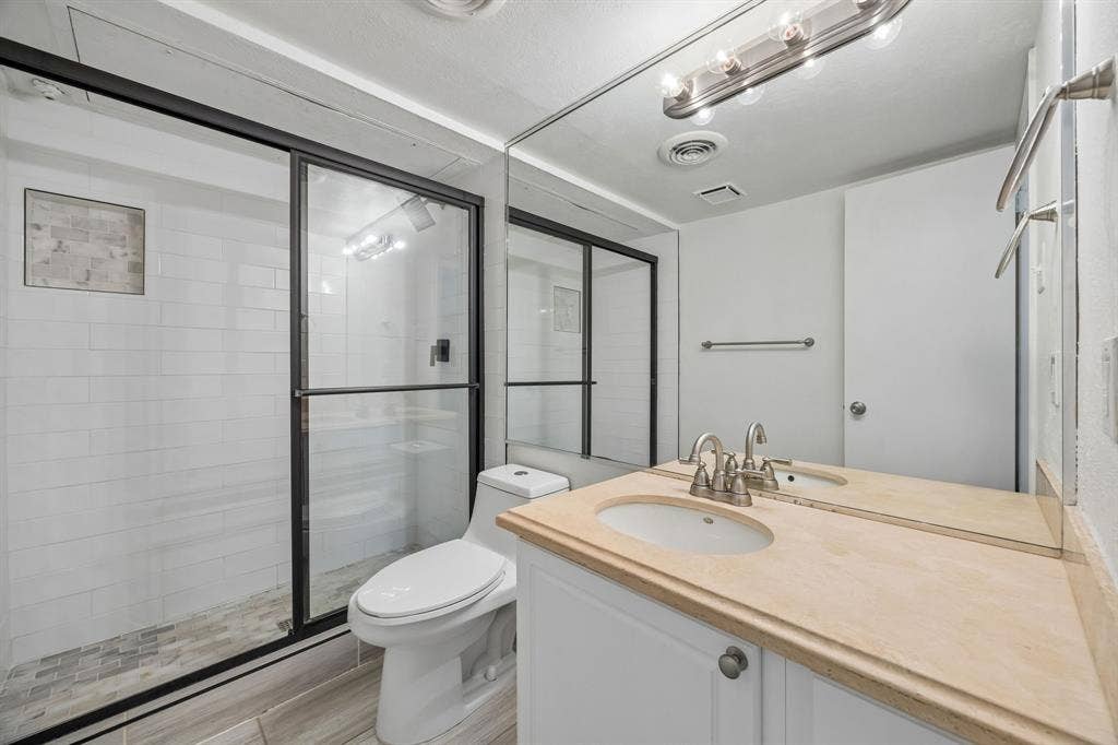 5916 Sandhurst Lane, #233, Dallas, TX 75206 5916 Sandhurst Lane, #233, Dallas, TX 75206