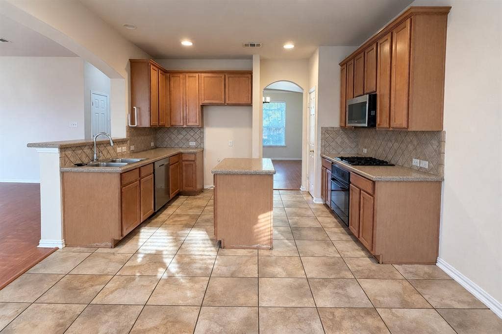 1113 Rushmore Drive, Allen, TX 75002 1113 Rushmore Drive, Allen, TX 75002