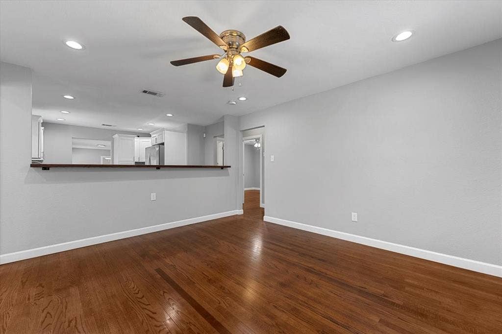 902 S Ewing Avenue, Dallas, TX 75203 902 S Ewing Avenue, Dallas, TX 75203