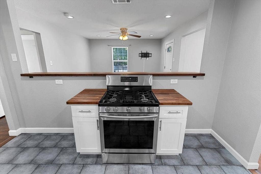902 S Ewing Avenue, Dallas, TX 75203 902 S Ewing Avenue, Dallas, TX 75203