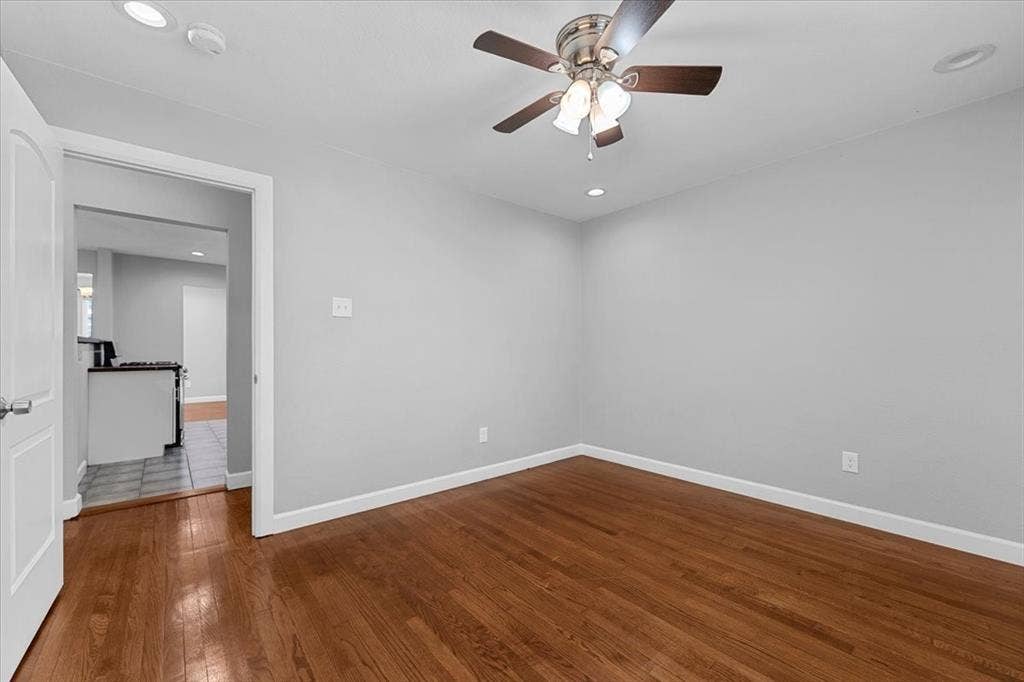 902 S Ewing Avenue, Dallas, TX 75203 902 S Ewing Avenue, Dallas, TX 75203
