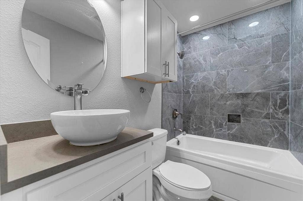 902 S Ewing Avenue, Dallas, TX 75203 902 S Ewing Avenue, Dallas, TX 75203
