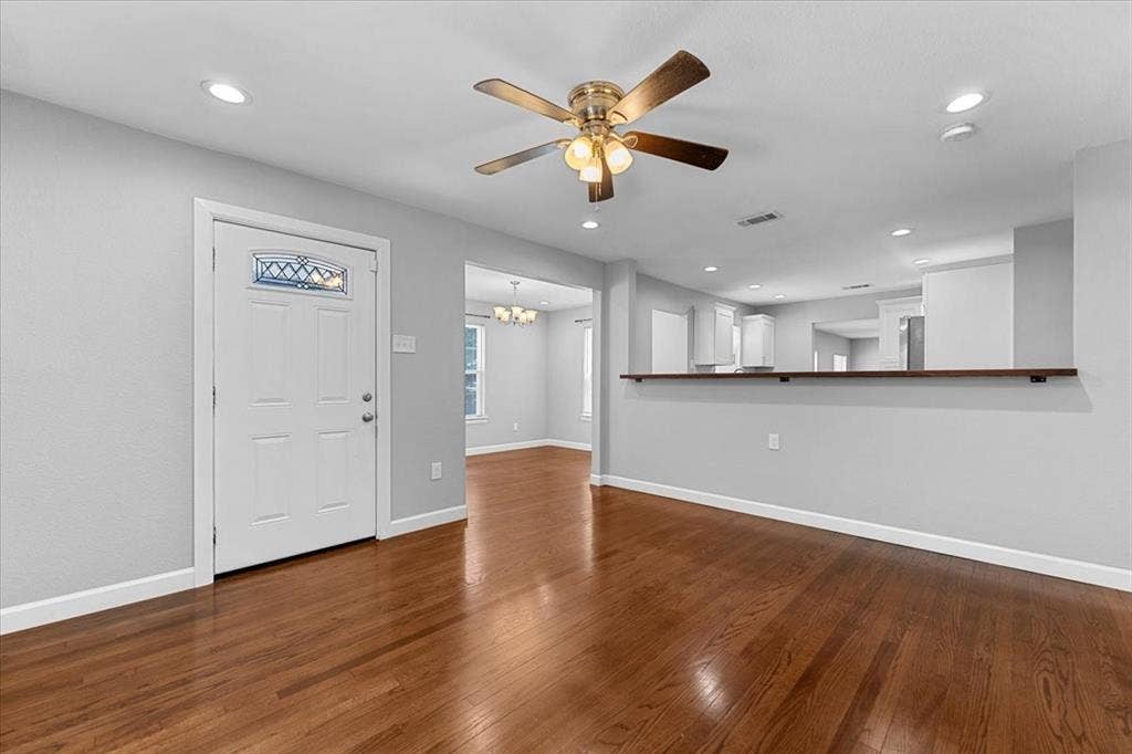 902 S Ewing Avenue, Dallas, TX 75203 902 S Ewing Avenue, Dallas, TX 75203