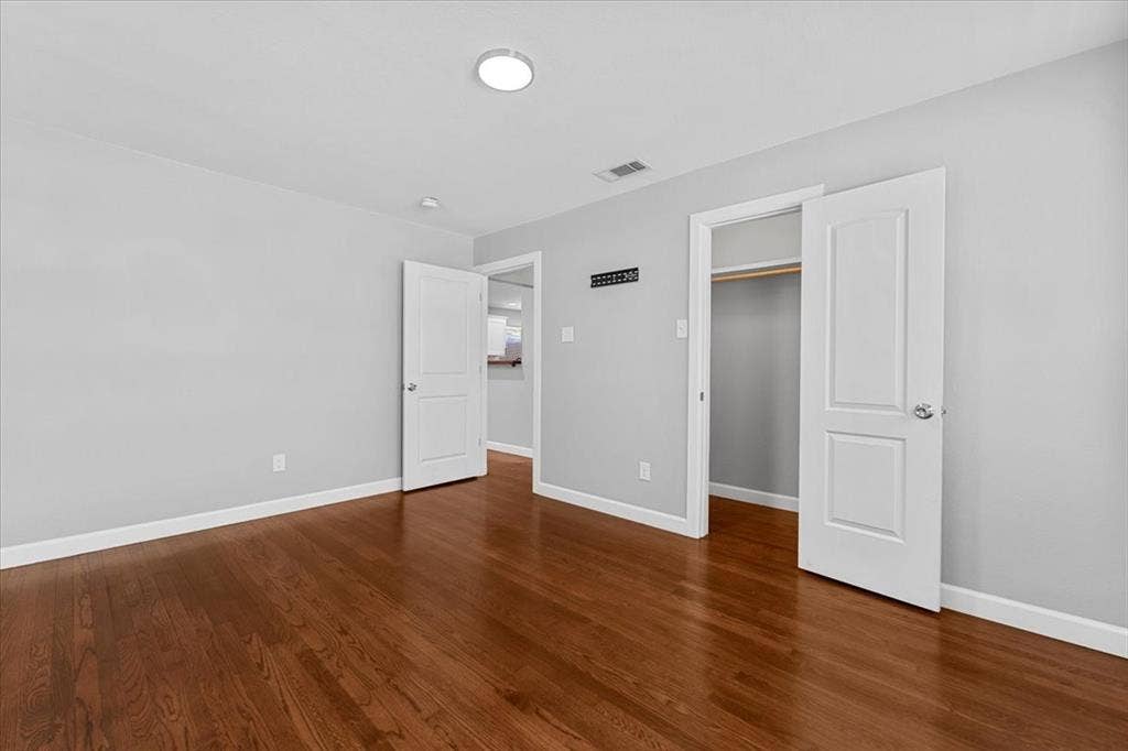 902 S Ewing Avenue, Dallas, TX 75203 902 S Ewing Avenue, Dallas, TX 75203