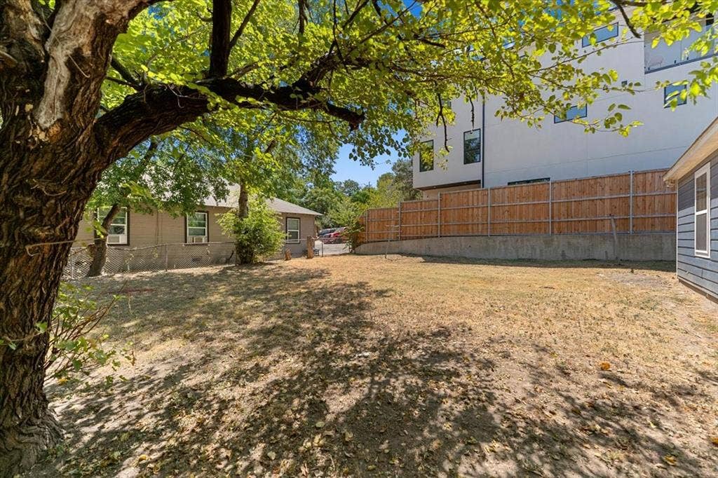 902 S Ewing Avenue, Dallas, TX 75203 902 S Ewing Avenue, Dallas, TX 75203