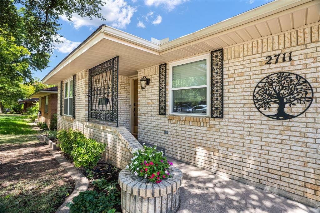 2711 Alco Avenue, Dallas, TX 75211 2711 Alco Avenue, Dallas, TX 75211