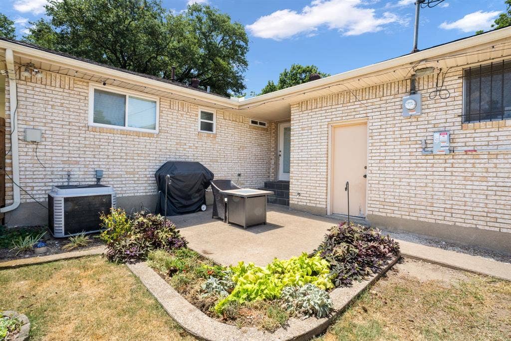 2711 Alco Avenue, Dallas, TX 75211 2711 Alco Avenue, Dallas, TX 75211