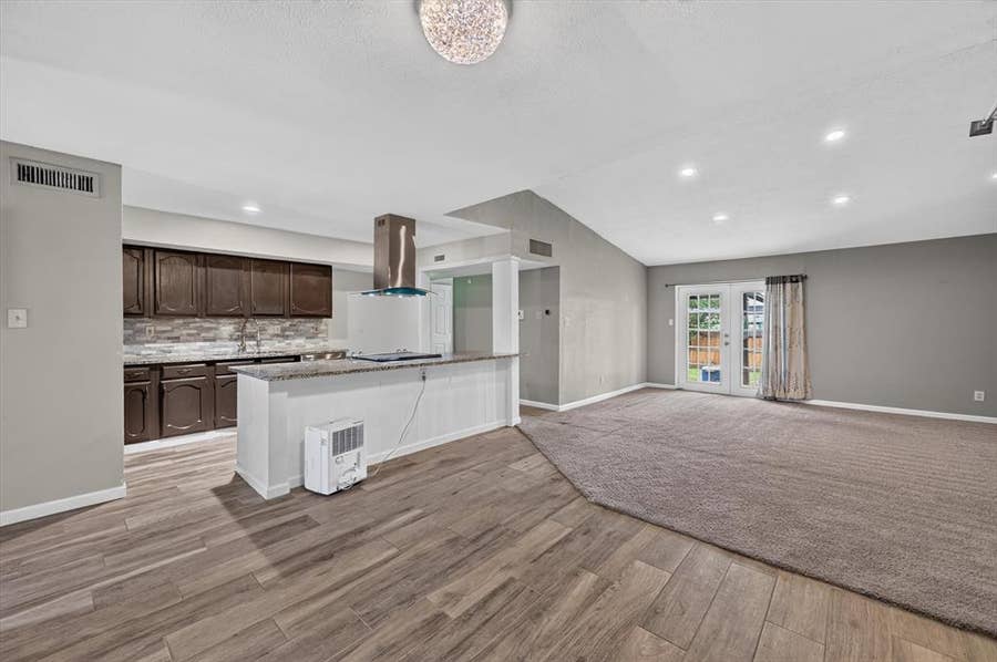 Property photo for 704 Levelland Drive, Arlington, TX