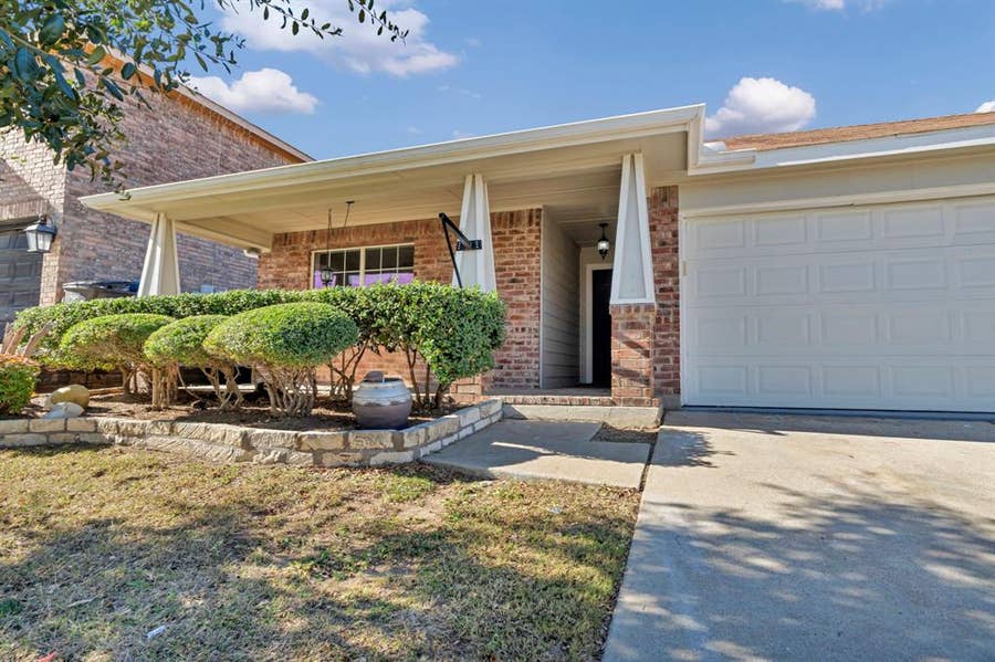 Property photo for 341 Windy Hill Lane, Fort Worth, TX