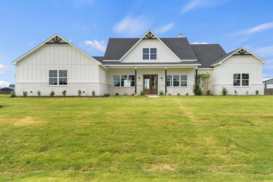 Property photo for 10641 Rye Bread Lane, Venus, TX