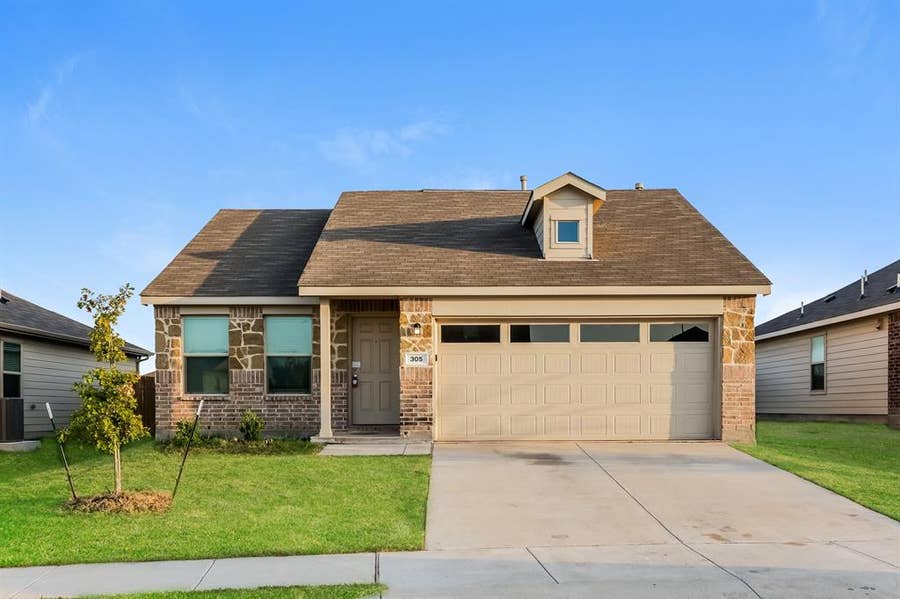 Property photo for 305 Dry Canyon Way, Fort Worth, TX
