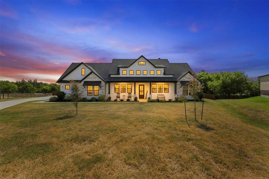 Property photo for 21 Reid Court, Waxahachie, TX