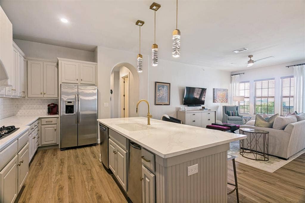 610 Via Ravello, #406, Irving, TX 75039 610 Via Ravello, #406, Irving, TX 75039