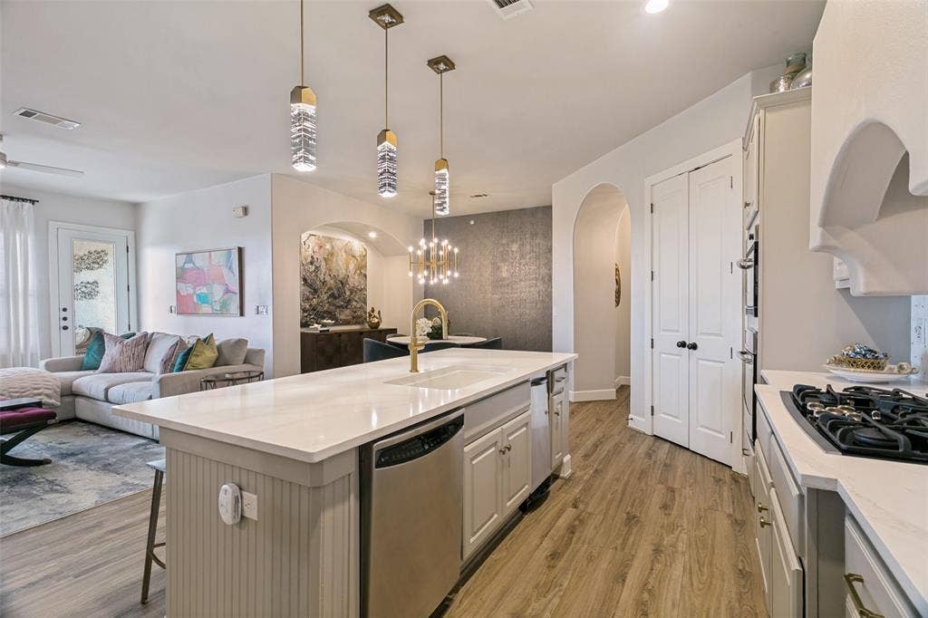 610 Via Ravello, #406, Irving, TX 75039 610 Via Ravello, #406, Irving, TX 75039