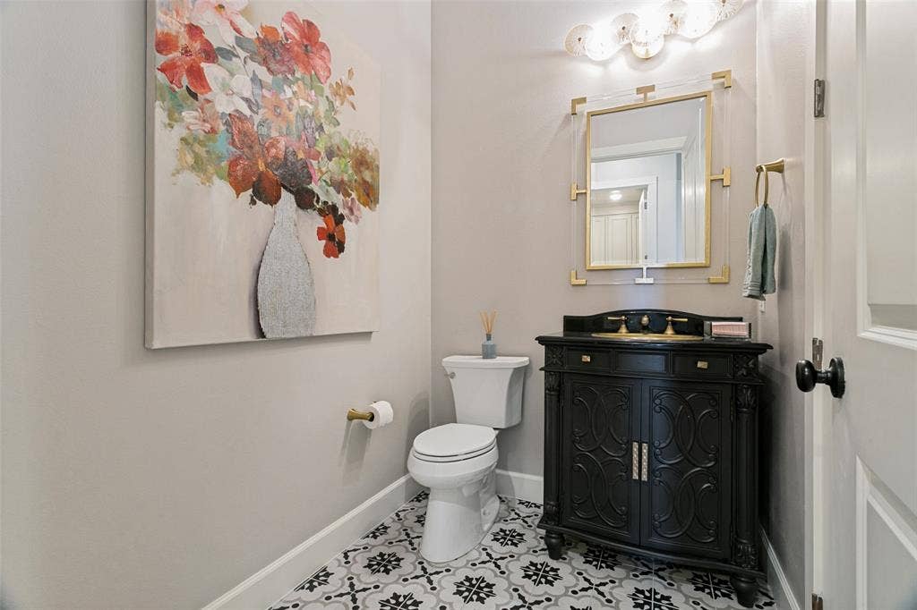 610 Via Ravello, #406, Irving, TX 75039 Half Bath