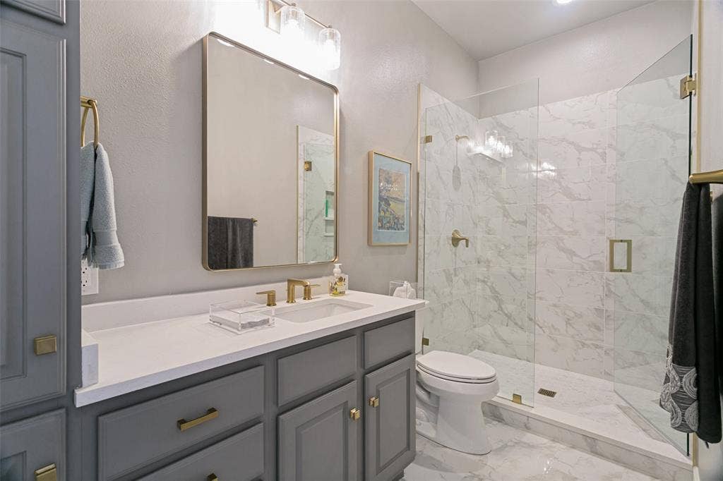 610 Via Ravello, #406, Irving, TX 75039 Second bedroom has a full ensuite bathroom