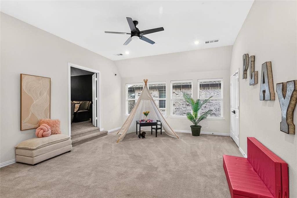 1581 Turnberry Drive, Prosper, TX 75078 A bright, roomy game space with abundant natural light and flexible layout.