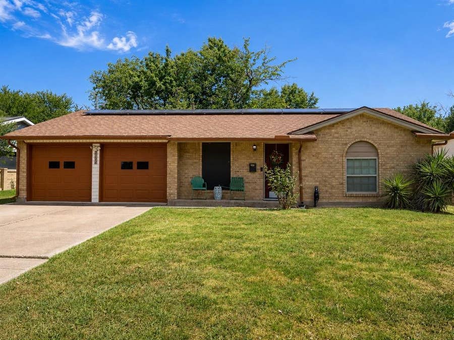 Property photo for 3122 Lark Lane, Irving, TX