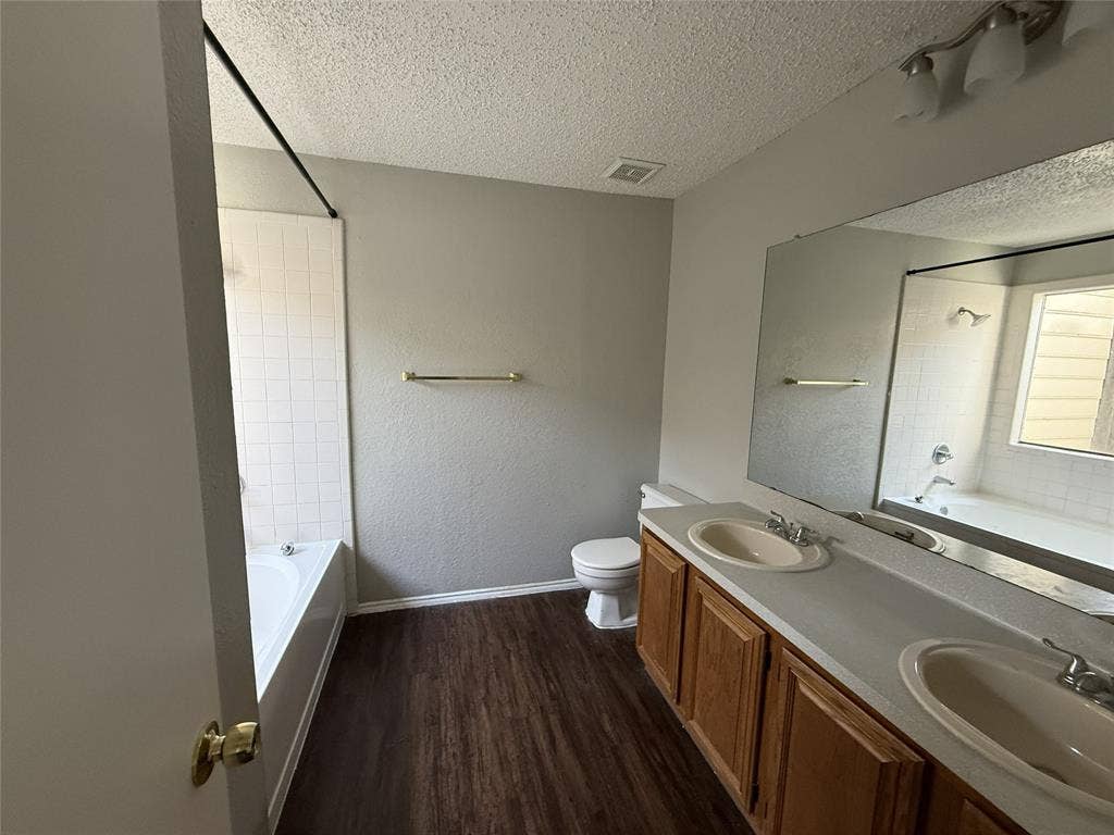 404 Seminary Ridge, Mesquite, TX 75149 404 Seminary Ridge, Mesquite, TX 75149