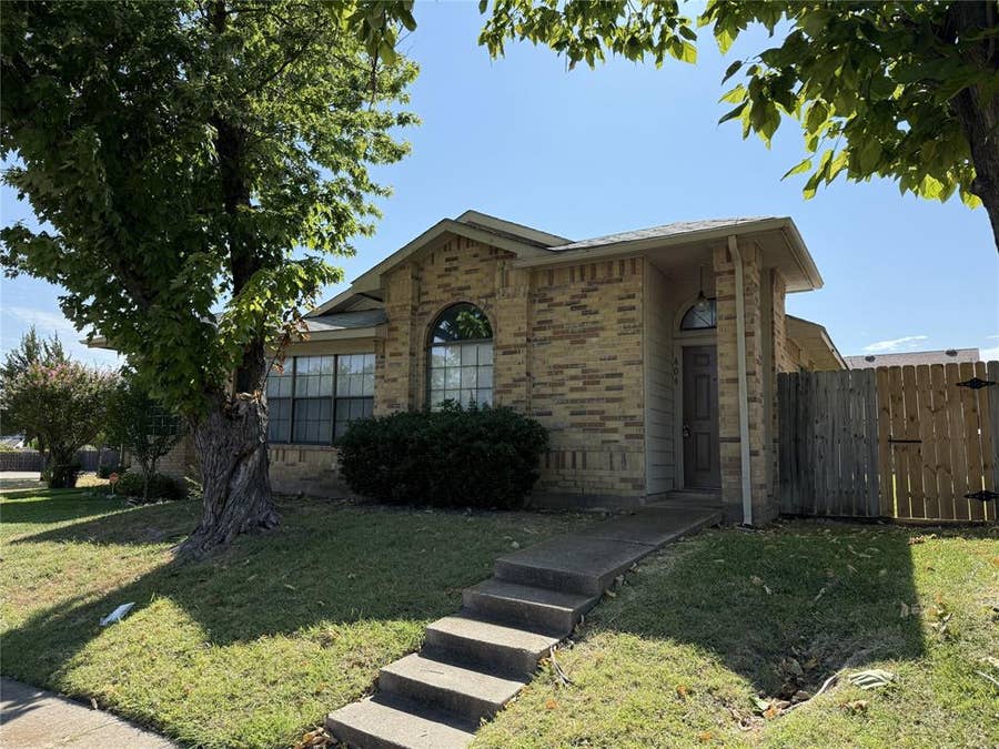 Property photo for 404 Seminary Ridge, Mesquite, TX