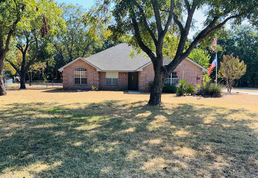 Property photo for 6703 Lejeune Court, Granbury, TX