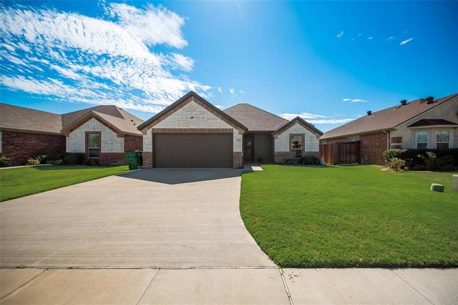 Property photo for 141 Shawnee Street, Greenville, TX