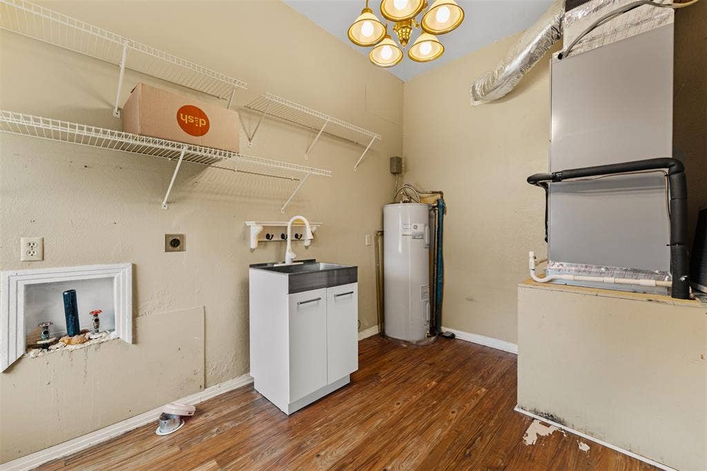 2967 S Old Robinson Road, Robinson, TX 76655 Large utility/laundry room with sink and shelving