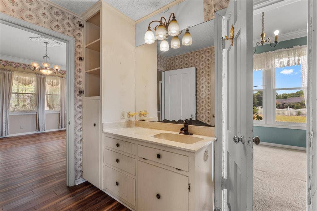 2967 S Old Robinson Road, Robinson, TX 76655 Jack and Jill style 2nd bath with lots of linen storage and cabinets. Accessible from the living room and bedroom #2 & #3