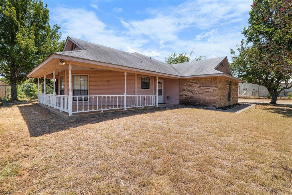 162 Warren Road, Lorena, TX 76655