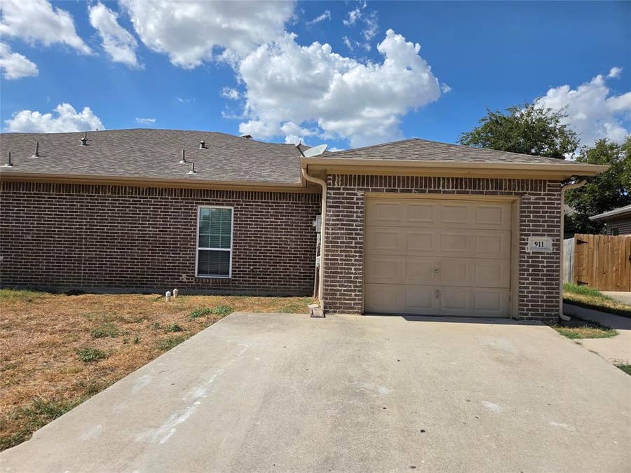 Property photo for 911 Lake Drive, Grand Prairie, TX