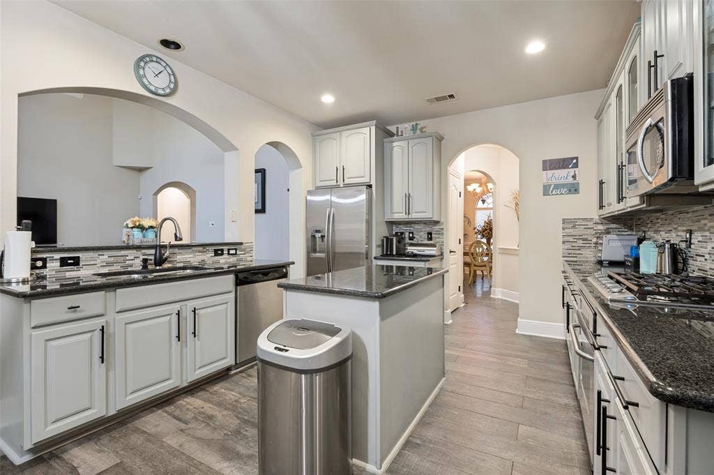 1633 Turtle Point Drive, DeSoto, TX 75115