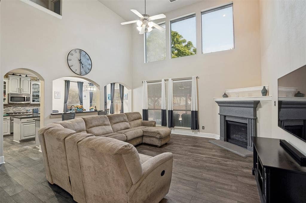 1633 Turtle Point Drive, DeSoto, TX 75115