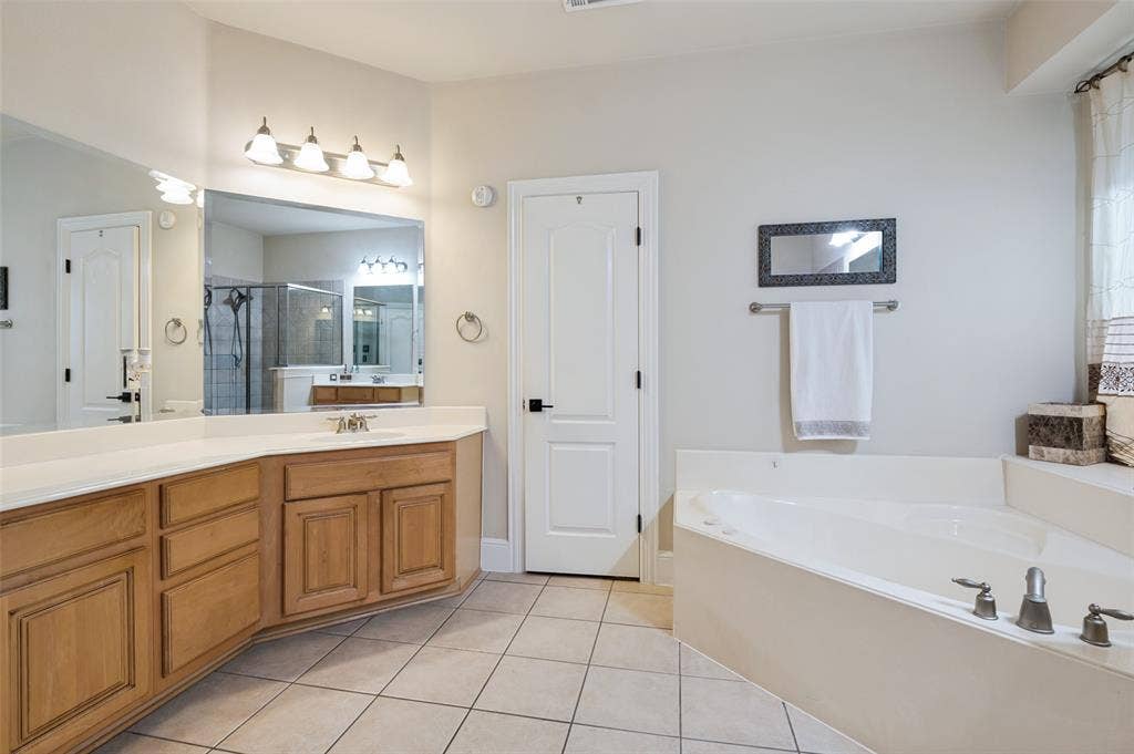 1633 Turtle Point Drive, DeSoto, TX 75115