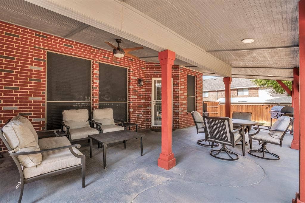 1633 Turtle Point Drive, DeSoto, TX 75115