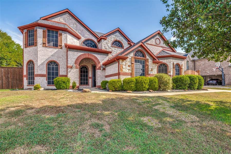 Property photo for 1633 Turtle Point Drive, DeSoto, TX