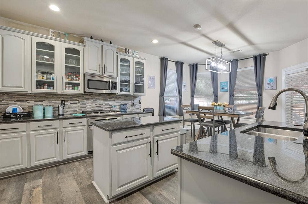 1633 Turtle Point Drive, DeSoto, TX 75115