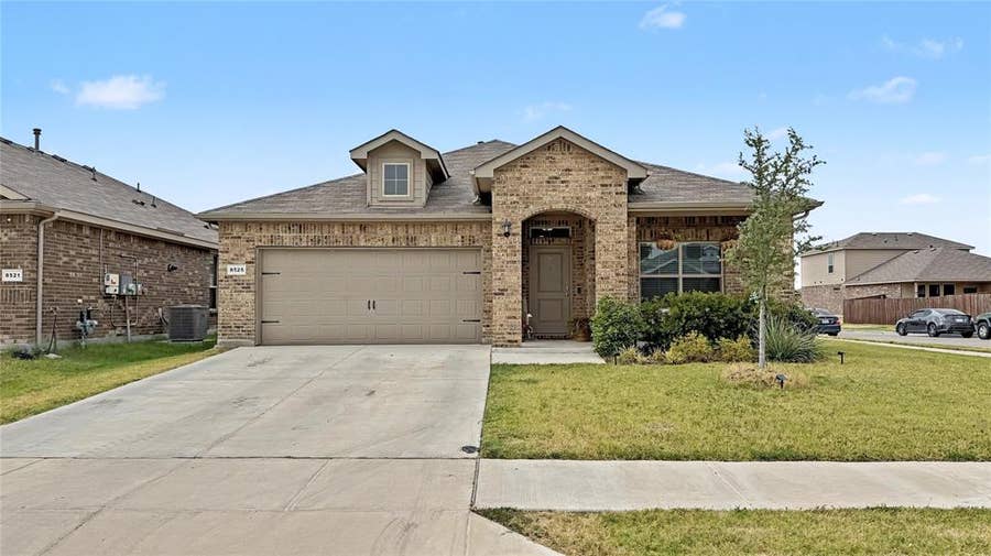 Property photo for 8525 Big Apple Drive, Fort Worth, TX