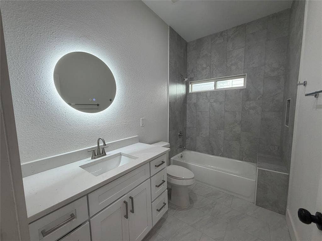 808 W 10th Street, Dallas, TX 75208 808 W 10th Street, Dallas, TX 75208