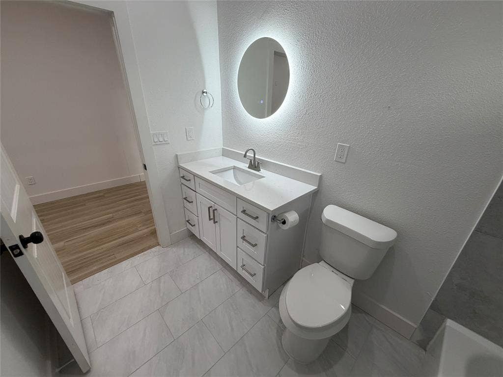 808 W 10th Street, Dallas, TX 75208 808 W 10th Street, Dallas, TX 75208