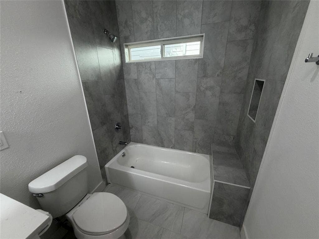 808 W 10th Street, Dallas, TX 75208 808 W 10th Street, Dallas, TX 75208