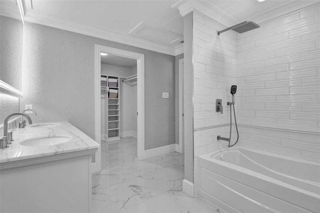 Dual vanity with undermount sinks and light-toned countertops