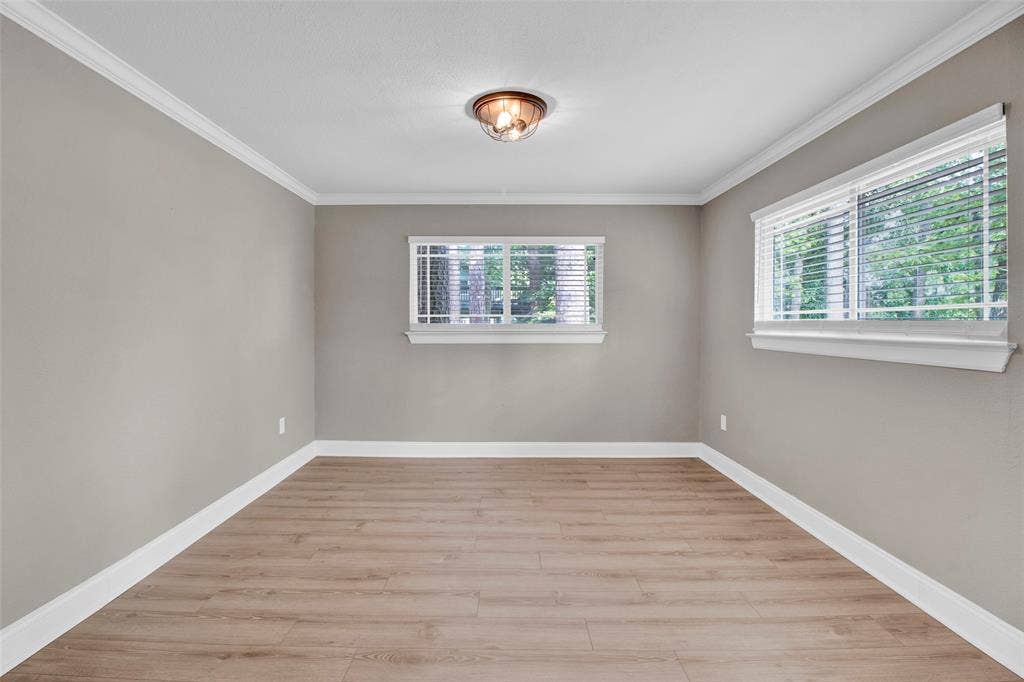 Neutral wall finishes