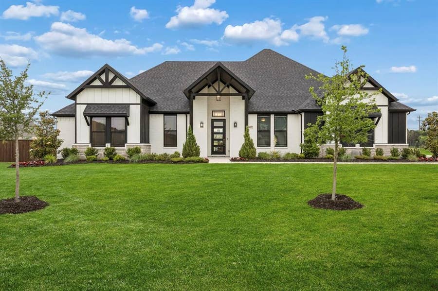 Property photo for 4037 Lagos Drive, Midlothian, TX