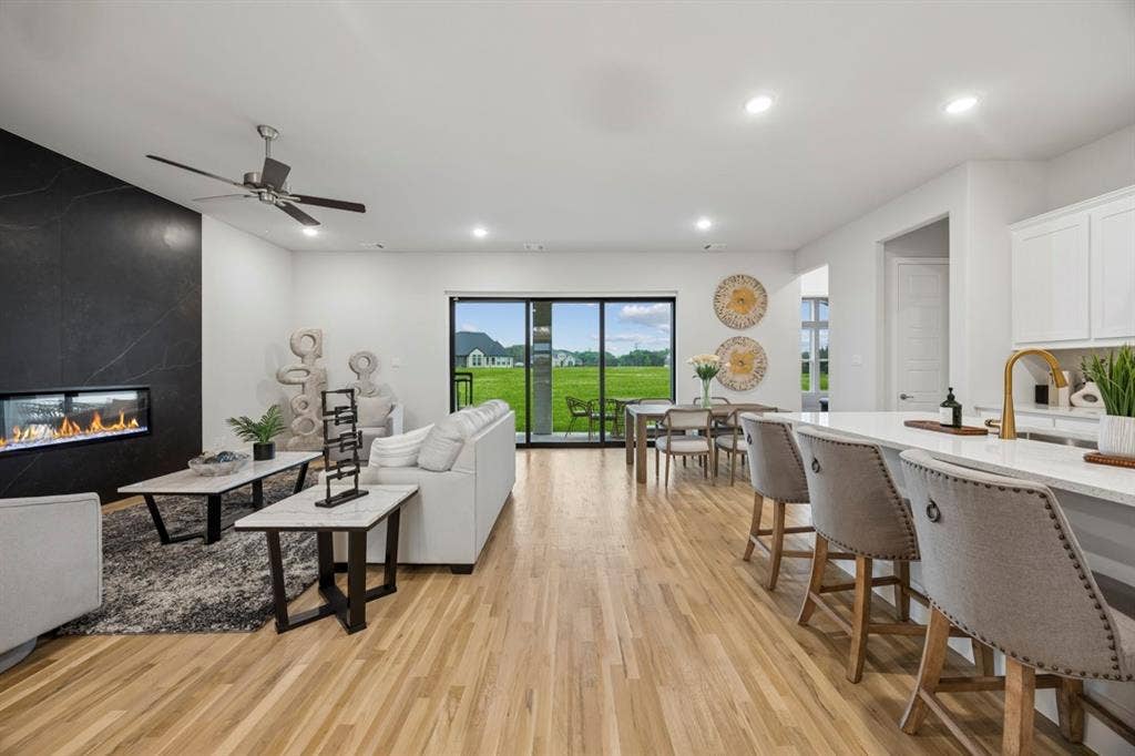4037 Lagos Drive, Midlothian, TX 76065
