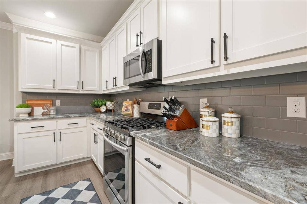 407 W Light Street, Waxahachie, TX 75165
