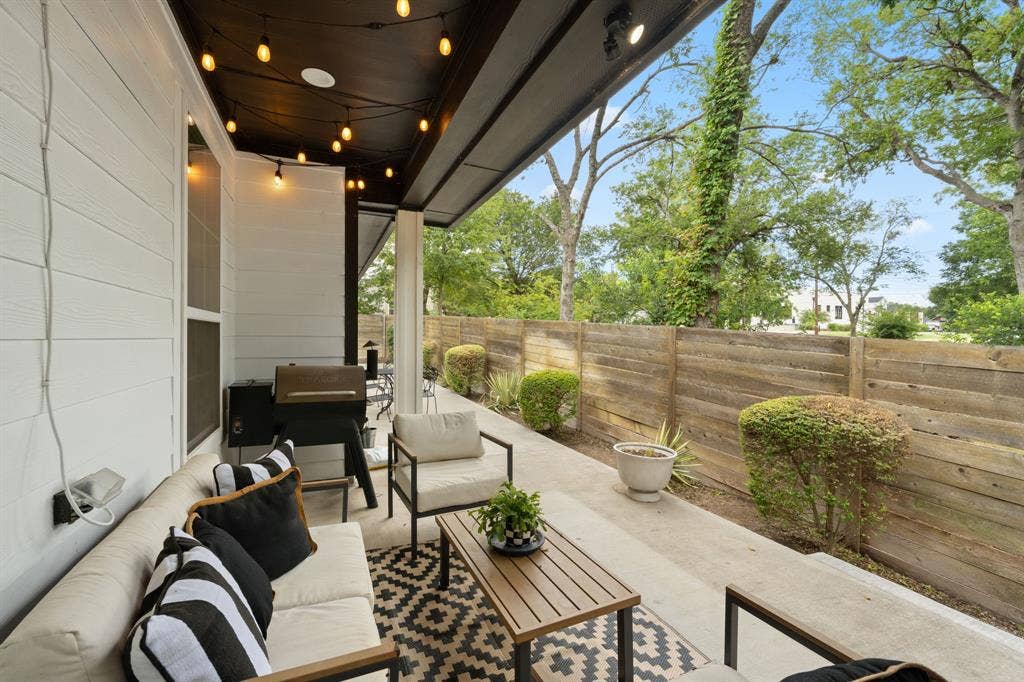 407 W Light Street, Waxahachie, TX 75165