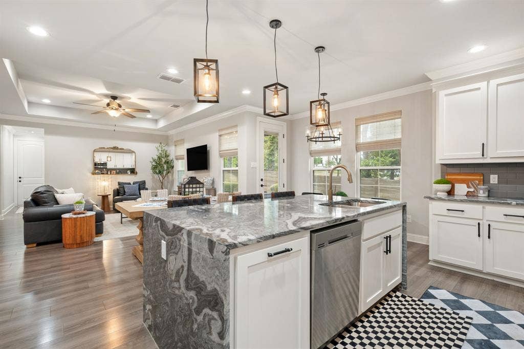 407 W Light Street, Waxahachie, TX 75165