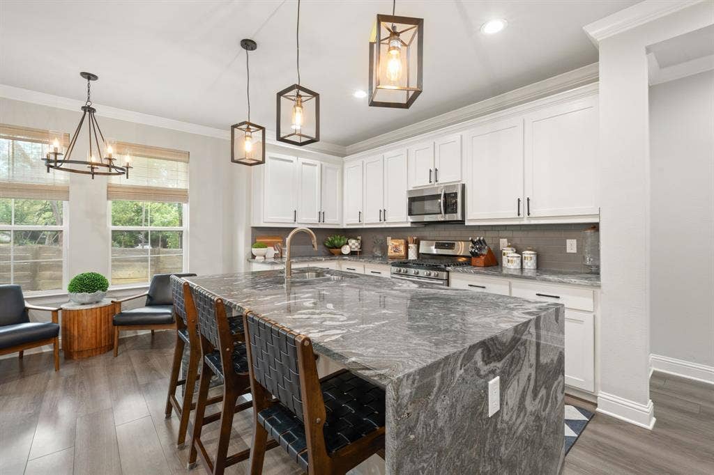 407 W Light Street, Waxahachie, TX 75165