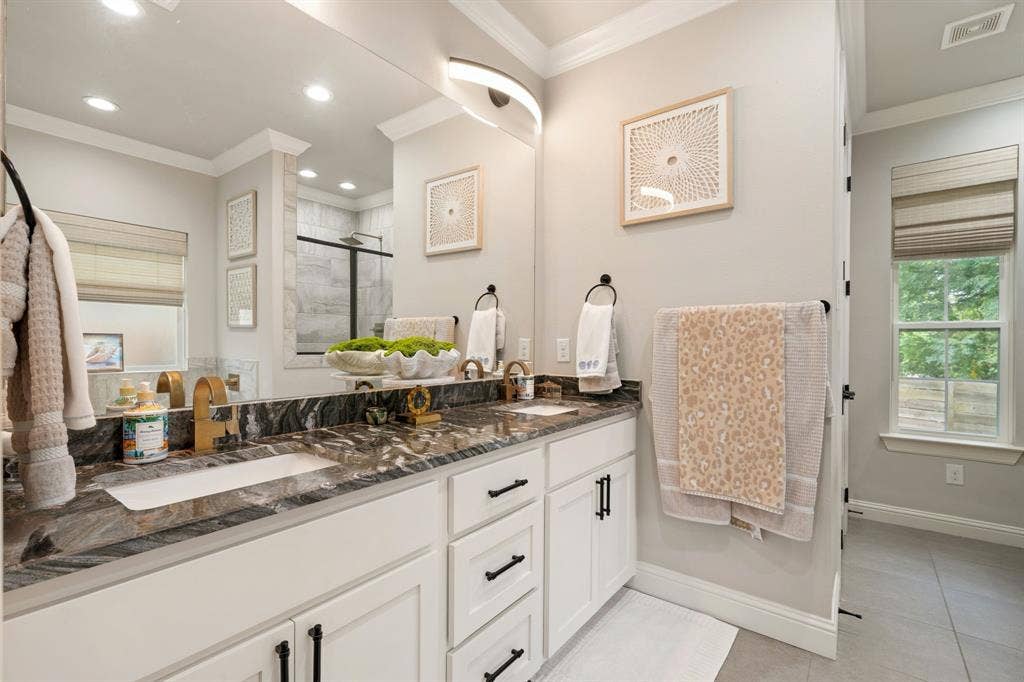 407 W Light Street, Waxahachie, TX 75165