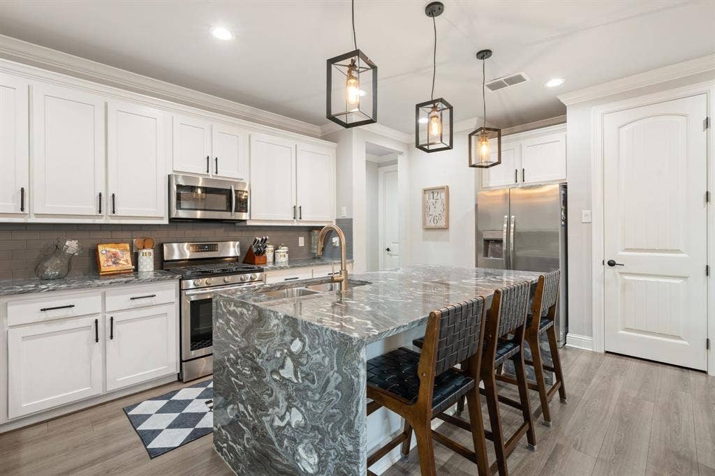 407 W Light Street, Waxahachie, TX 75165